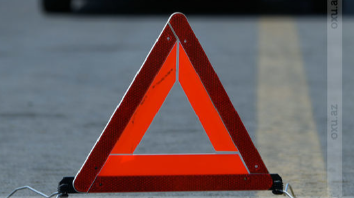 Bakıda avtomobil piyadanı vurdu