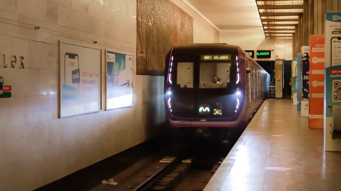 Bakı metrosunda problem yarandı - Sərnişinlər qatardan düşürüldü 