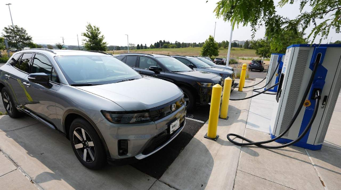 Elektromobillər üçün enerjidoldurma məntəqələri: Sayları artsa da, bəziləri işləmir 