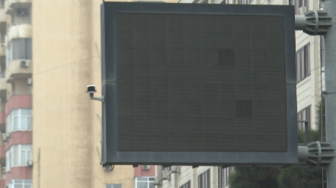 Yollardakı vəziyyəti göstərməli olan məlumat lövhələri niyə işləmir? - VİDEO