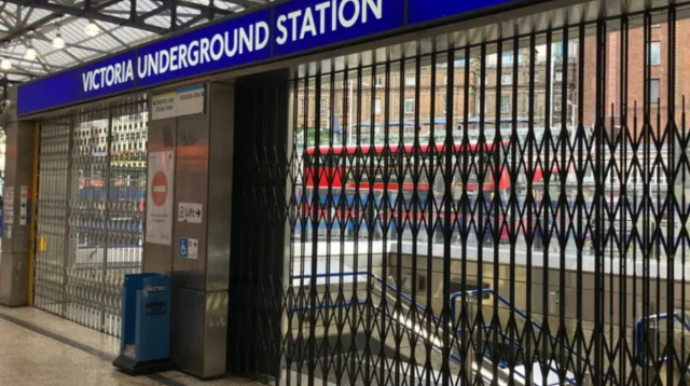 Londonda etirazlar metronu iflic etdi 