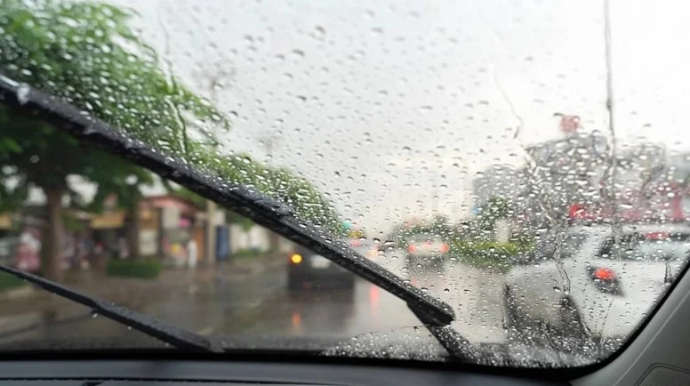 Maşının şüşələrinin tərləməməsi üçün ən qənaətcil üsul tapılıb – FOTO