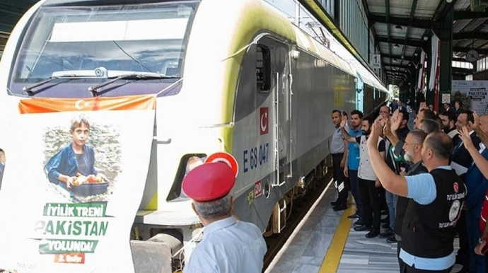 Türkiyədən Pakistana üçüncü yardım qatarı yola salınıb 