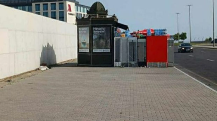 Ağ Şəhərdə zəbt olunan piyada səkisini qismən açdılar   - FOTO