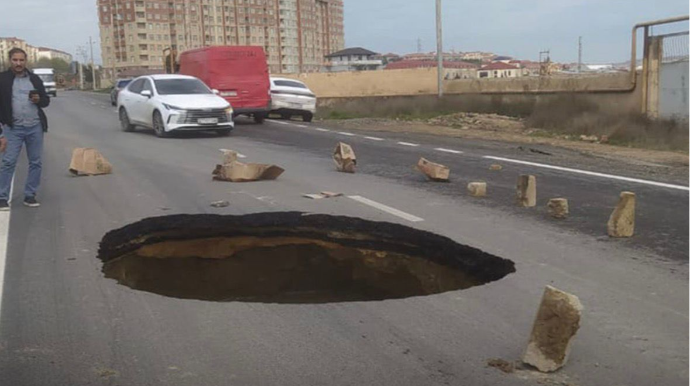 Yeni çəkilən yol çökdü - FOTO