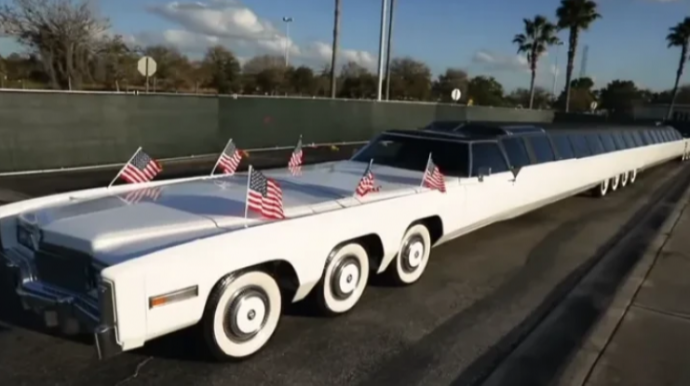 Dünyanın ən uzun avtomobili - İçərisində hovuzu var 