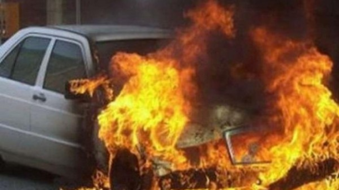 Bakı-Sumqayıt yolunda "Mercedes" yandı