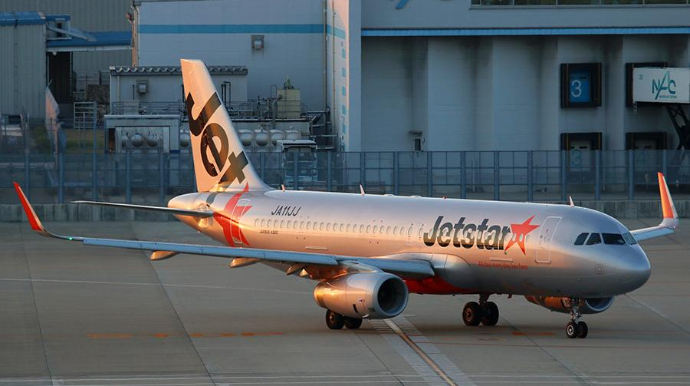 Təyyarənin sərnişini onda bomba olduğunu dedi; aləm qarışdı 