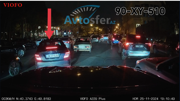 Tələsən sürücü gah sağdan ötdü, gah da "ara işləyib" təhlükə yaratdı - VİDEO