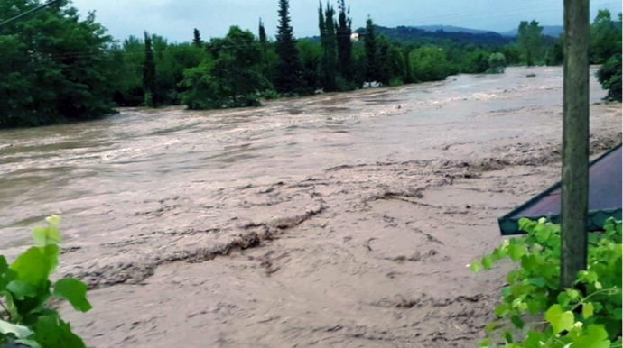 Qusarçay məcrasını dəyişib, evlər təhlükə altında qalıb - VİDEO 