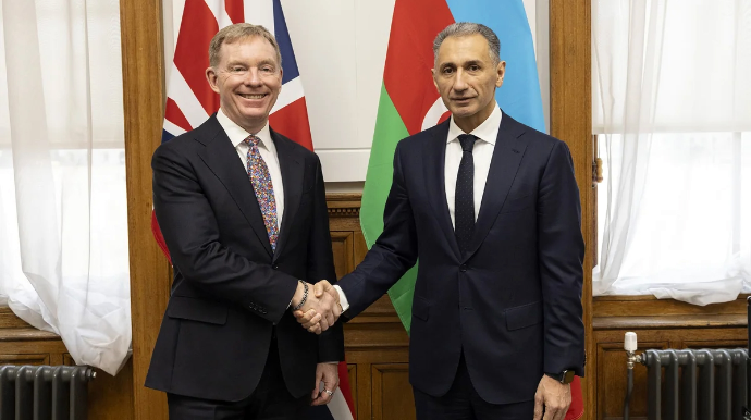 Набиев пригласил британских инвесторов к созданию дата-центров по ИИ в Азербайджане - ФОТО
