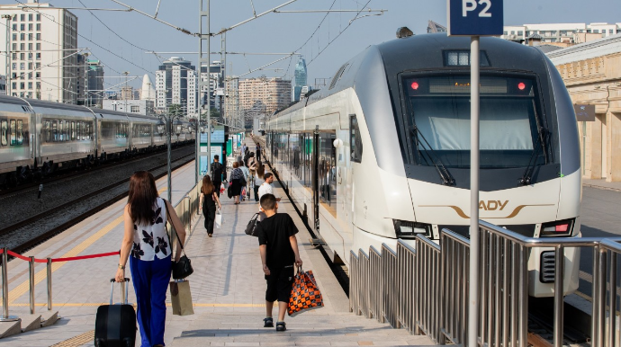 11 minə yaxın turist ADY qatarları ilə səfər edib