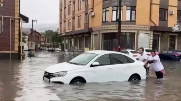 Daşqınlardan zərər çəkən dağıstanlılara kompensasiya ödəndi 