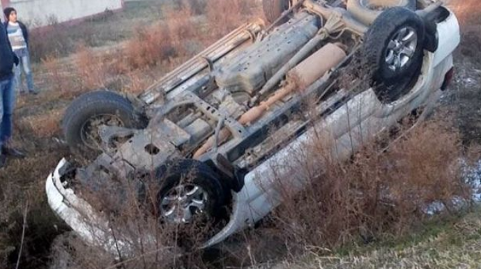 Yardımlıda baş vermiş qəzada sürücü ölüb, sərnişin xəsarət alıb 