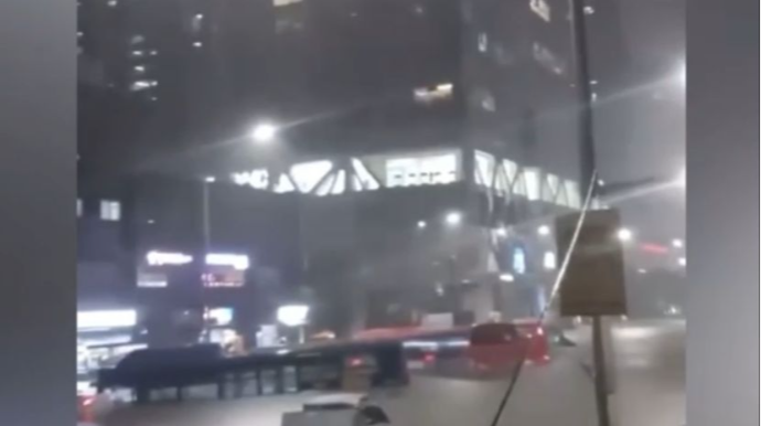 Seula yağan leysan yağışdan sonra yüzlərlə maşın sular altında qaldı  - VİDEO