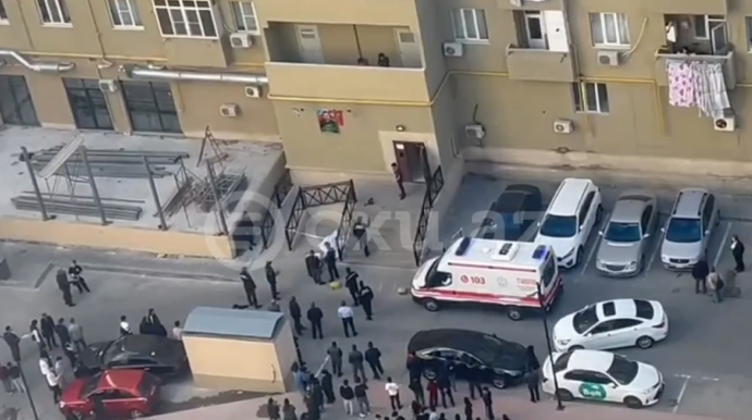 Xırdalanda yeniyetmə binadan yıxılaraq öldü - VİDEO - YENİLƏNİB