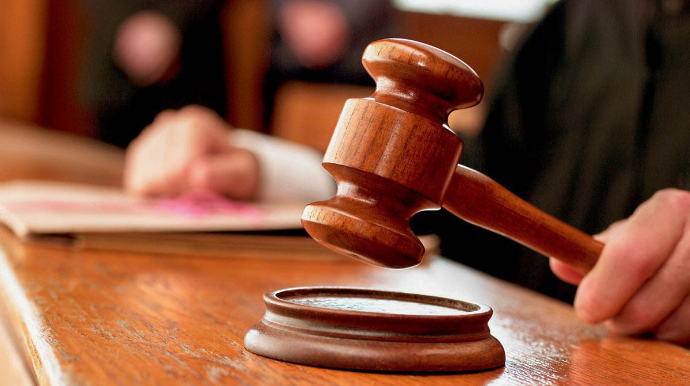 Bakıda qətl törətməkdə şübhəli bilinən üç qardaş hakim qarşısına çıxarılır 