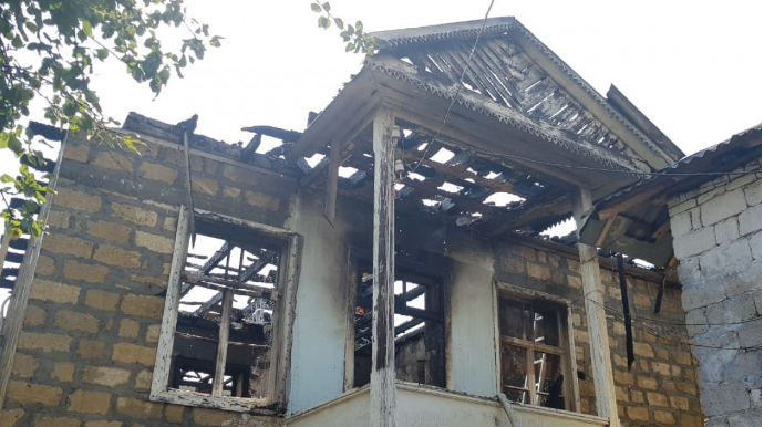 Qaxda evdə yanğın olub