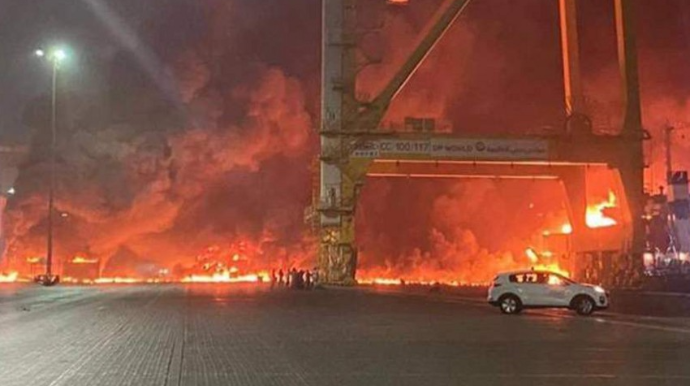 Dubaydakı limanda güclü partlayış olub - VİDEO