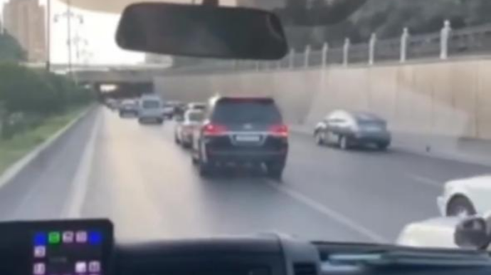 Təcili yardım maşınını görən sürücülərdən təqdirəlayiq hərəkət   - VİDEO