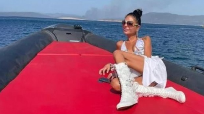 Bodrumdakı yanğını görməməzlikdən gəlib, fotosunu paylaşdı  - FOTO