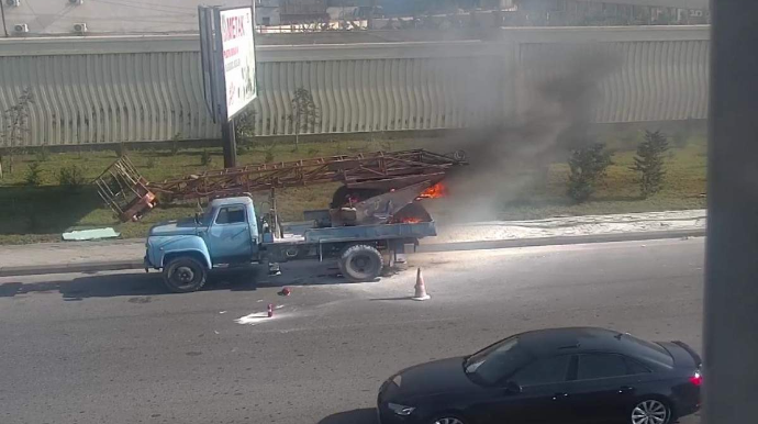 В Баку загорелся кран,  на дороге образовался затор - ФОТО - ВИДЕО  