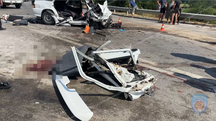 Mikroavtobusa yol verməyən 18 yaşlı xanım sürücü ağır qəza törətdi: 5 nəfər öldü - VİDEO 