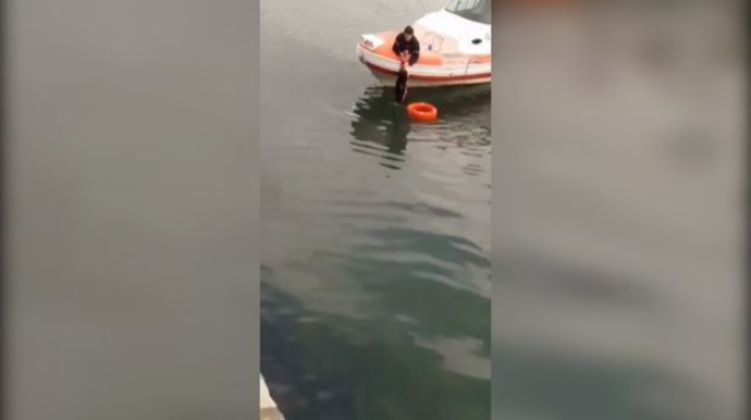В Баку спасли бросившуюся в море девушку - ВИДЕО