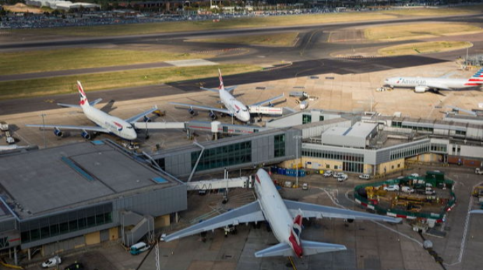 Pilotsuz uçuş aparatı Londonda həyəcanlı anlara səbəb oldu: Aeroport bağlandı 