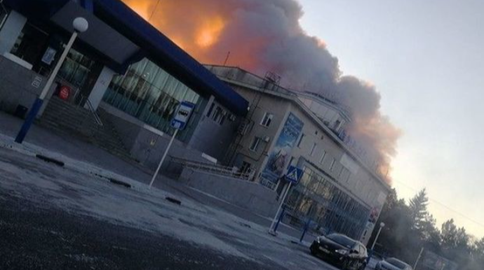 В российском аэропорту произошел сильный пожар  - ВИДЕО