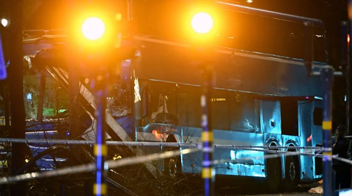 Avtobus dayanacağa çırpılıb, ölən və xəsarət alanlar var