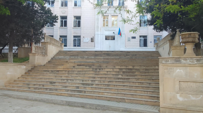 Bakıda şagird məktəbin pəncərəsindən yıxıldı 