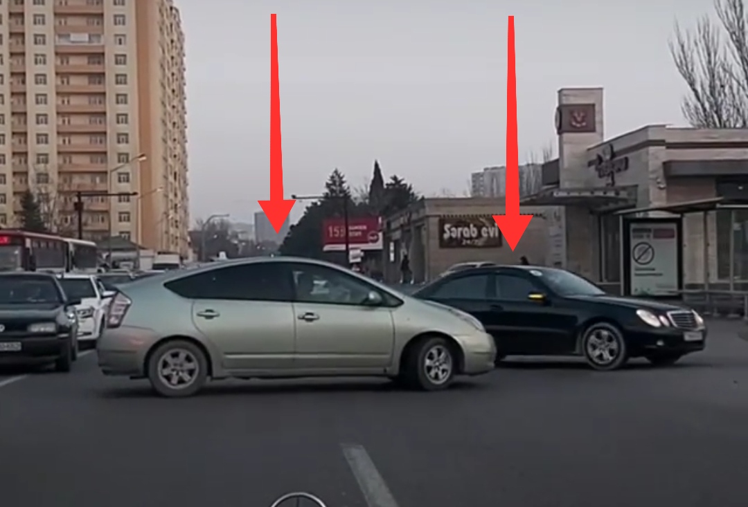 Bakıda "protiv" sürən sürücülərdən  ağlasığmaz hərəkət  - VİDEO