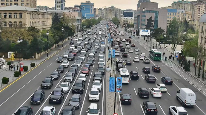 Paytaxtın bu küçələrində sıxlıq müşahidə olunur - SİYAHI 