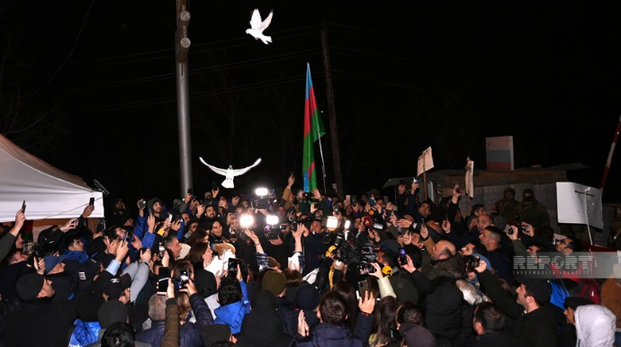 Şuşa-Xankəndi yolunda keçirilən aksiyanın iştirakçıları havaya göyərçin buraxıblar  - FOTO