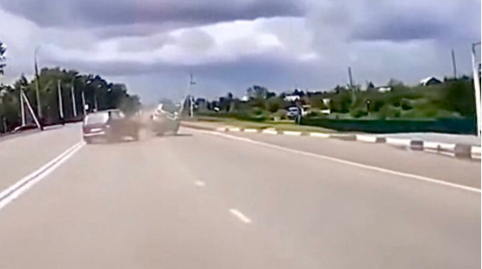 Bir neçə qayda pozuntusu törədən sürücü “Niva”nı dərəyə aşırdı    - VİDEO