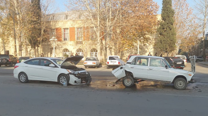 Gəncədə 3 avtomobil toqquşub, xəsarət alan var - FOTO 