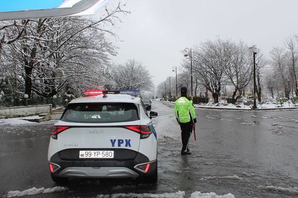 Polis qarlı bölgələrdə gücləndirilmiş iş rejiminə keçib  - FOTO