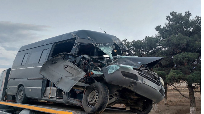 Şəmkirdə mikroavtobus qəza törədib, xəsarət alanlar var - FOTO 