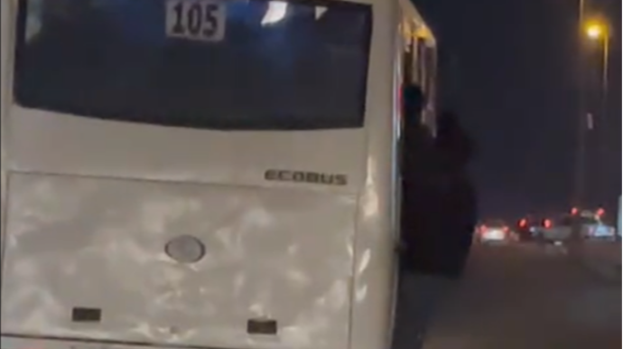 Bakıda sərnişin avtobusunda TƏHLÜKƏLİ ANLAR  - VİDEO