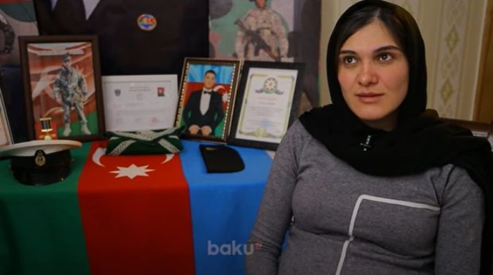 Şəhidin xanımı: “Paltarlarını büküb, saxlamışam ki, qoxusu getməsin”  - VİDEO