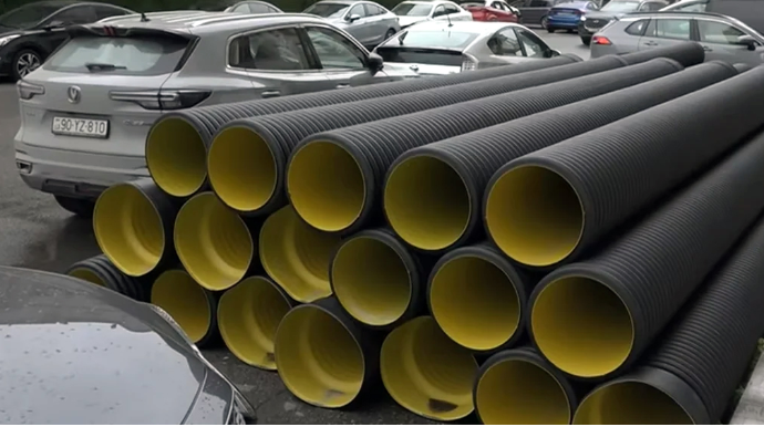 Bakıda sahibkar yol kənarını zəbt etdi - Gediş-gəliş çətinləşdi - VİDEO 