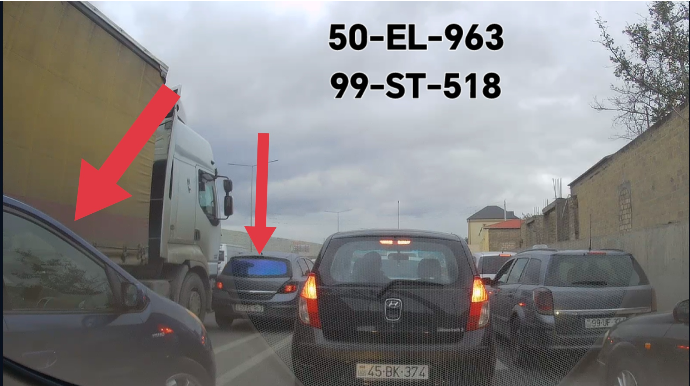 Qayda pozan iki sürücüdən biri qəzaya düşdü, digəri isə görün nə dedi  - VİDEO