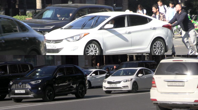 Prospektdə maşın qəfil xarab oldu; vətəndaşlar kömək etdi - VİDEO