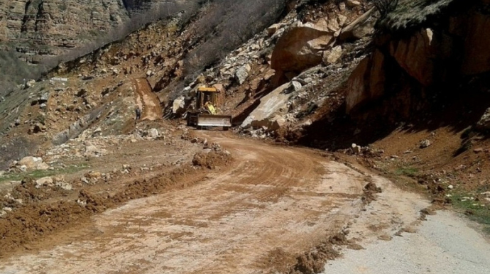 Güclü yağış Quba-Xınalıq yolunda problemlər yaradıb - VİDEO