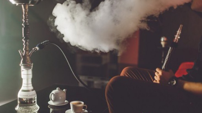 "TikTok”da canlı yayımda qəlyan çəkdi - 750 manat cərimələndi 