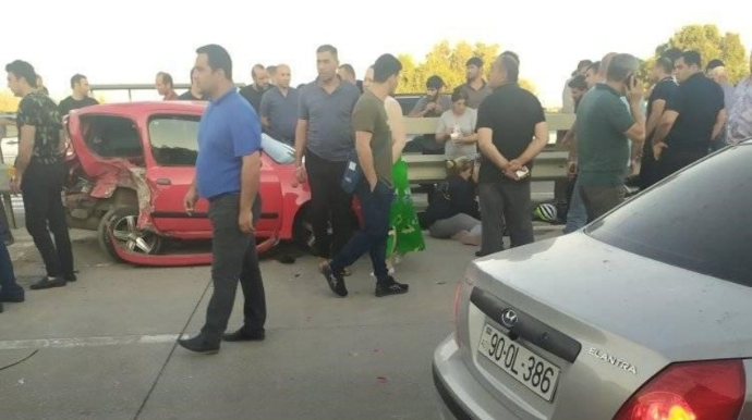 Bakıda zəncirvari yol qəzası olub, xəsarət alanlar var - FOTO