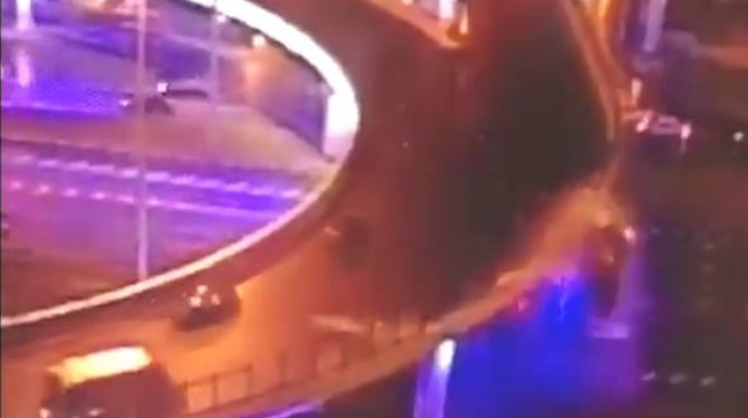 Betonqarışdıran maşın körpüdən aşdı  - VİDEO