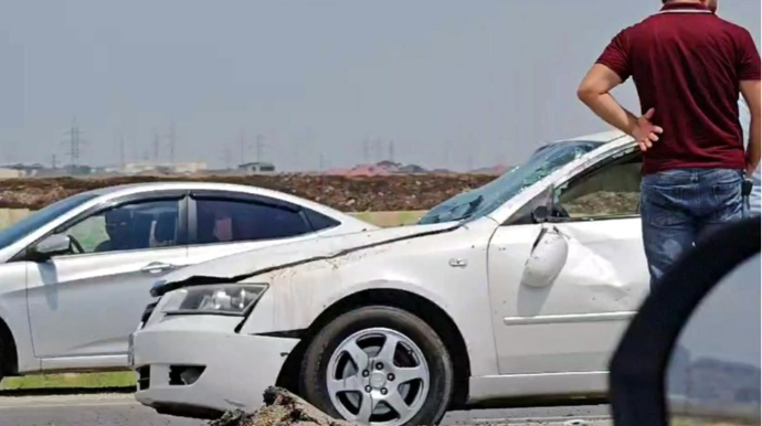 Hövsan yolunda minik avtomobili aşıb - VİDEO 