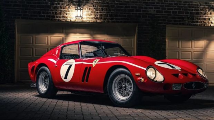 “Ferrari”yə sayılan pul onu dünyanın ikinci ən bahalı avtomobili etdi - FOTO 
